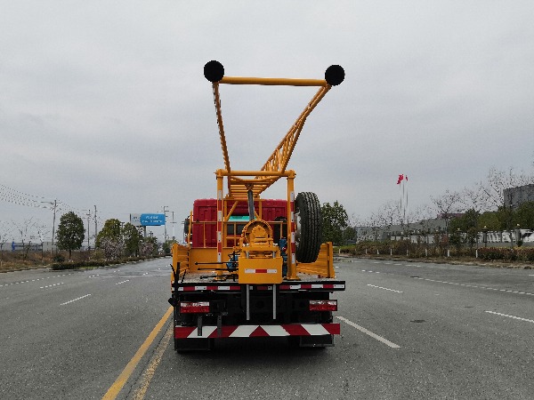 東風(fēng)多利卡雙排3型汽車鉆機(jī)