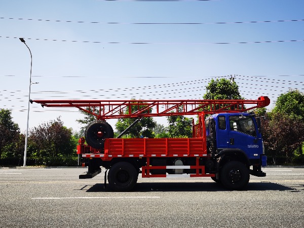 原裝四驅(qū)排半汽車(chē)鉆機(jī)