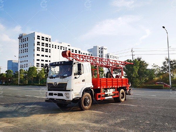 三環(huán)原裝四驅(qū)六缸汽車鉆機(jī)