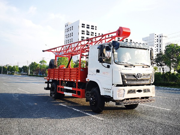 三環(huán)原裝四驅(qū)六缸汽車鉆機(jī)